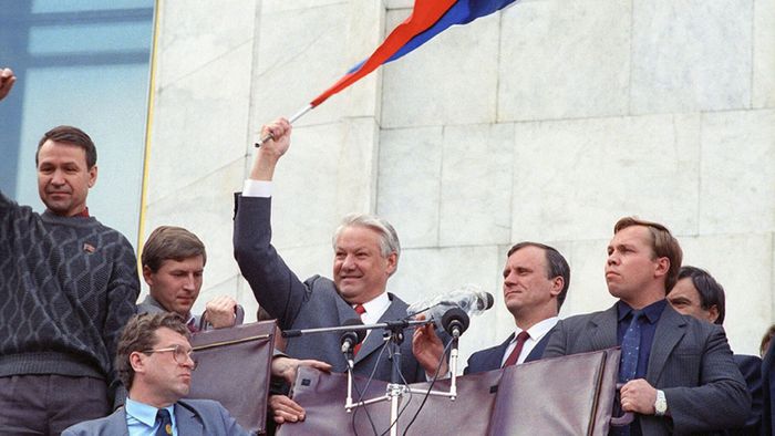 Boris_Yeltsin_22_August_1991-1.jpg